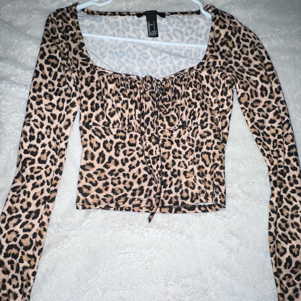 Long sleeve cheetah print top